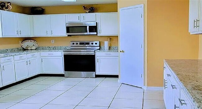 Building Photo - 8733 Polo Dr