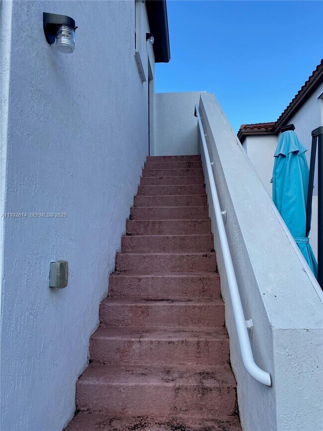 Building Photo - 9464 SW 171st Pl