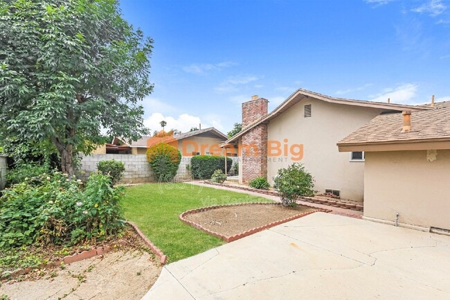 Building Photo - 5971 Sunland Pl