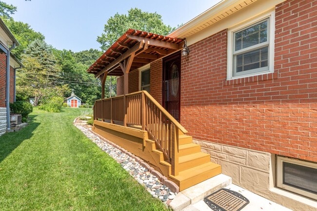 Building Photo - 2BD/2BATH Rockhill Home!