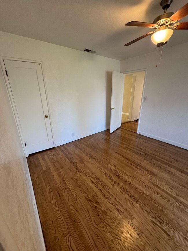 Building Photo - 1201 W Elm St