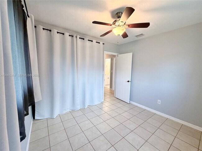 Building Photo - 5101 SW 127th Pl
