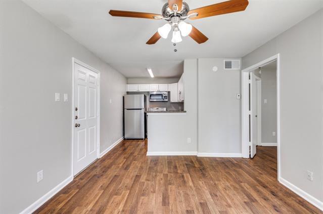 Building Photo - 18333 Roehampton Dr