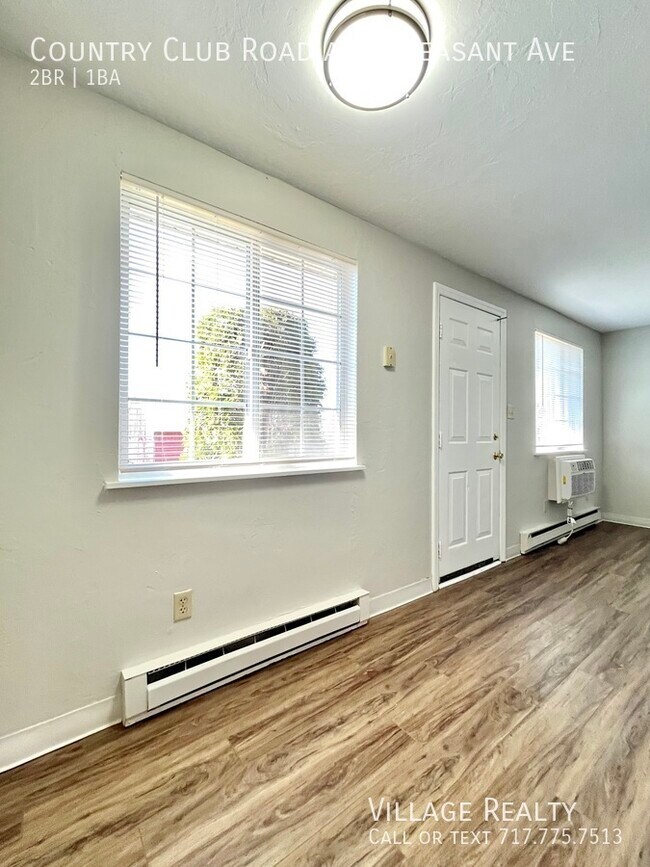 Building Photo - 615 Country Club Rd