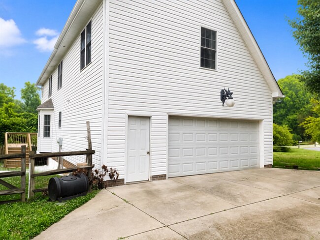 Building Photo - 1185 Eller Wood Dr