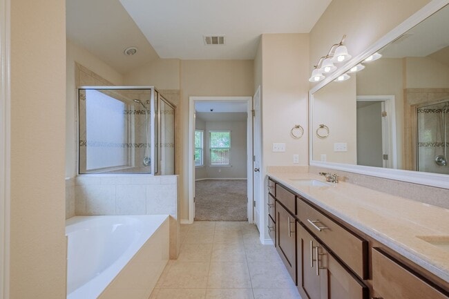 Building Photo - Beautiful & Convenient 3 Bedroom, 2 Bath H...