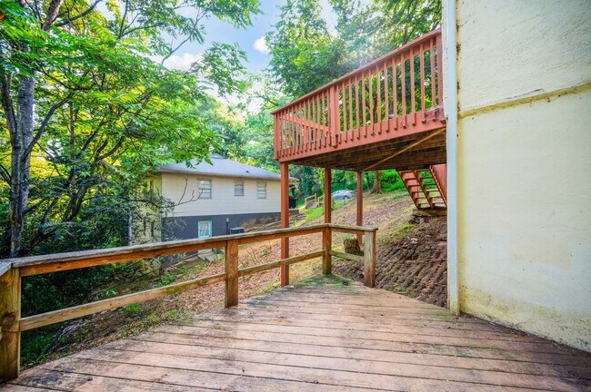 Building Photo - Beautifully updated House in Rivermont