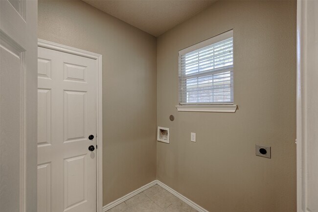 Building Photo - 14918 Pollux Dr