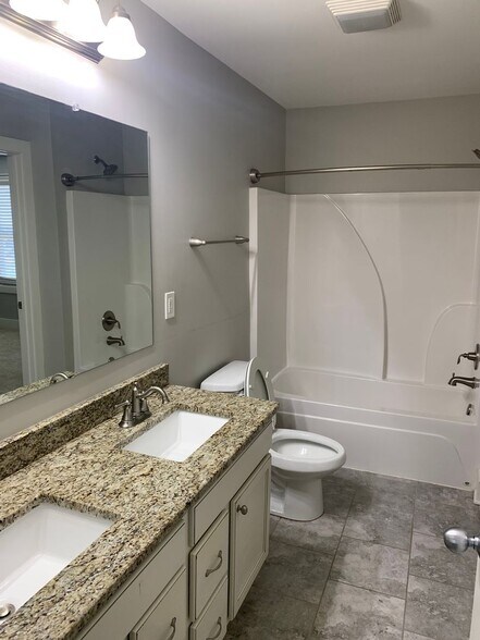 Building Photo - Well Maintained 3 Bedroom Home in The Pres...