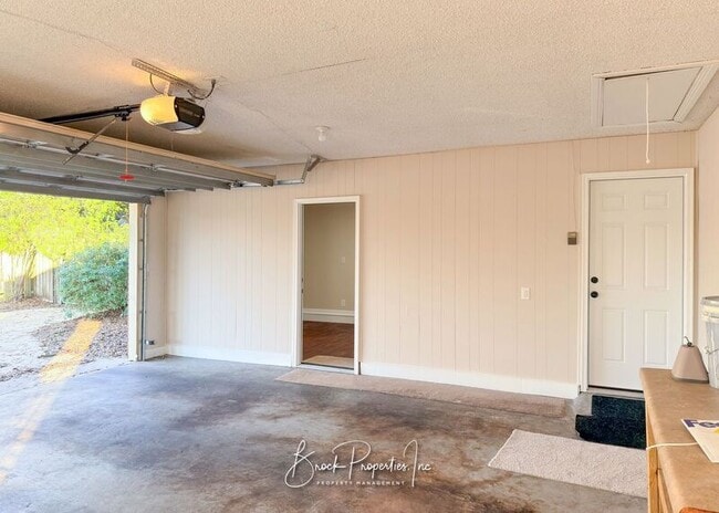 Building Photo - 7865 Apollo Dr