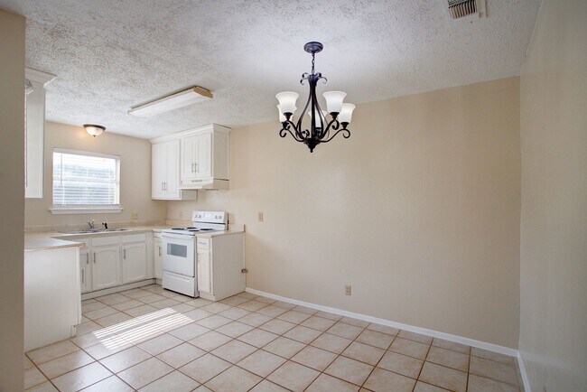 Building Photo - N. Cooper Duplex