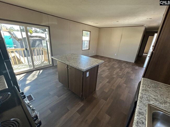 Building Photo - 600 Ermine Rd