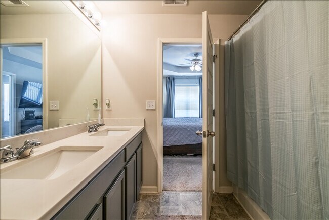 Building Photo - 2514 Piering Dr