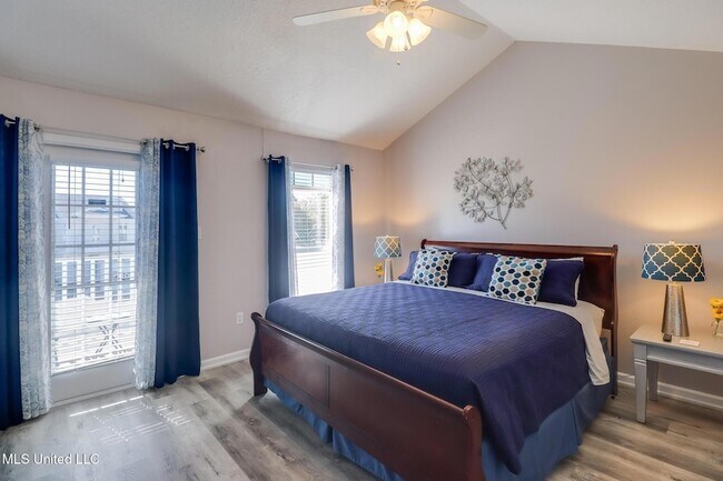 Building Photo - 1229 Century Oaks Dr