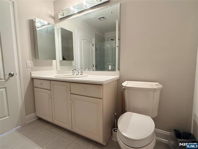 Building Photo - 3104 Rio Vista Dr