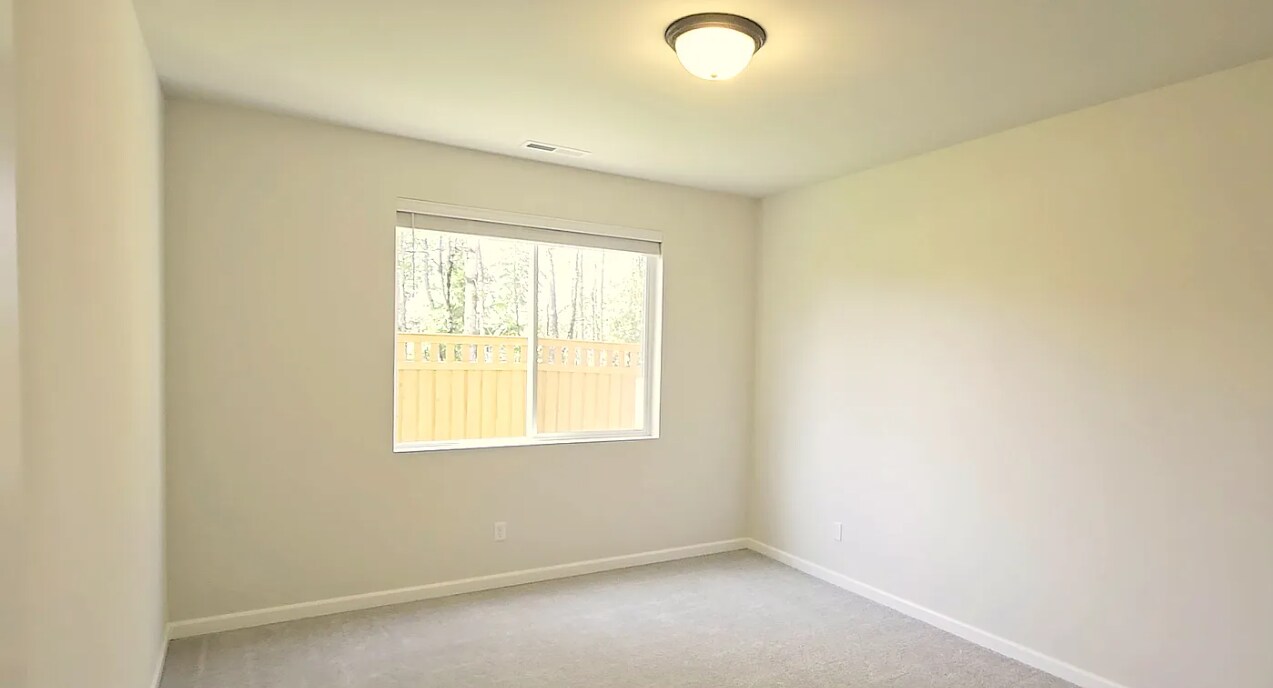 Building Photo - 14936 Tyee Dr E