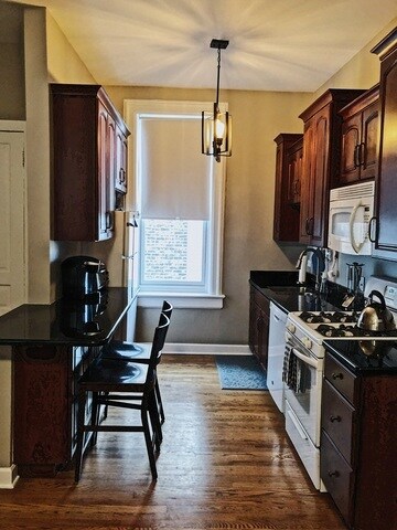 Building Photo - 2121 N Sheffield Ave