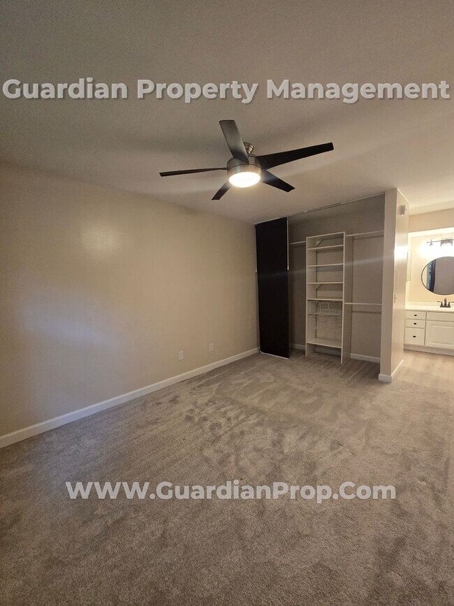 Building Photo - Available now! Hopkins condo with in-unit ...