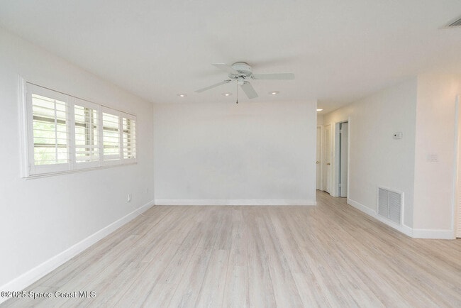 Building Photo - 508 Poinsettia Rd