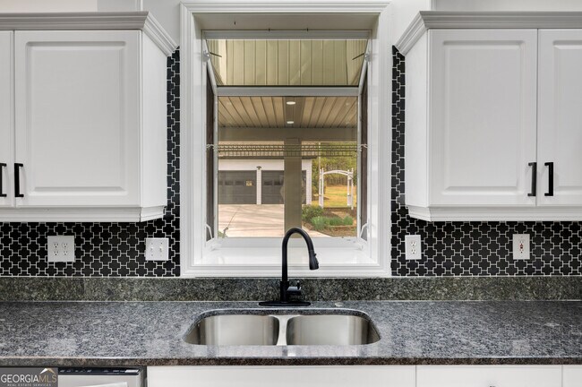 Building Photo - 813 Sandy Creek Rd