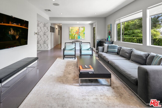 Building Photo - 3362 Coy Dr