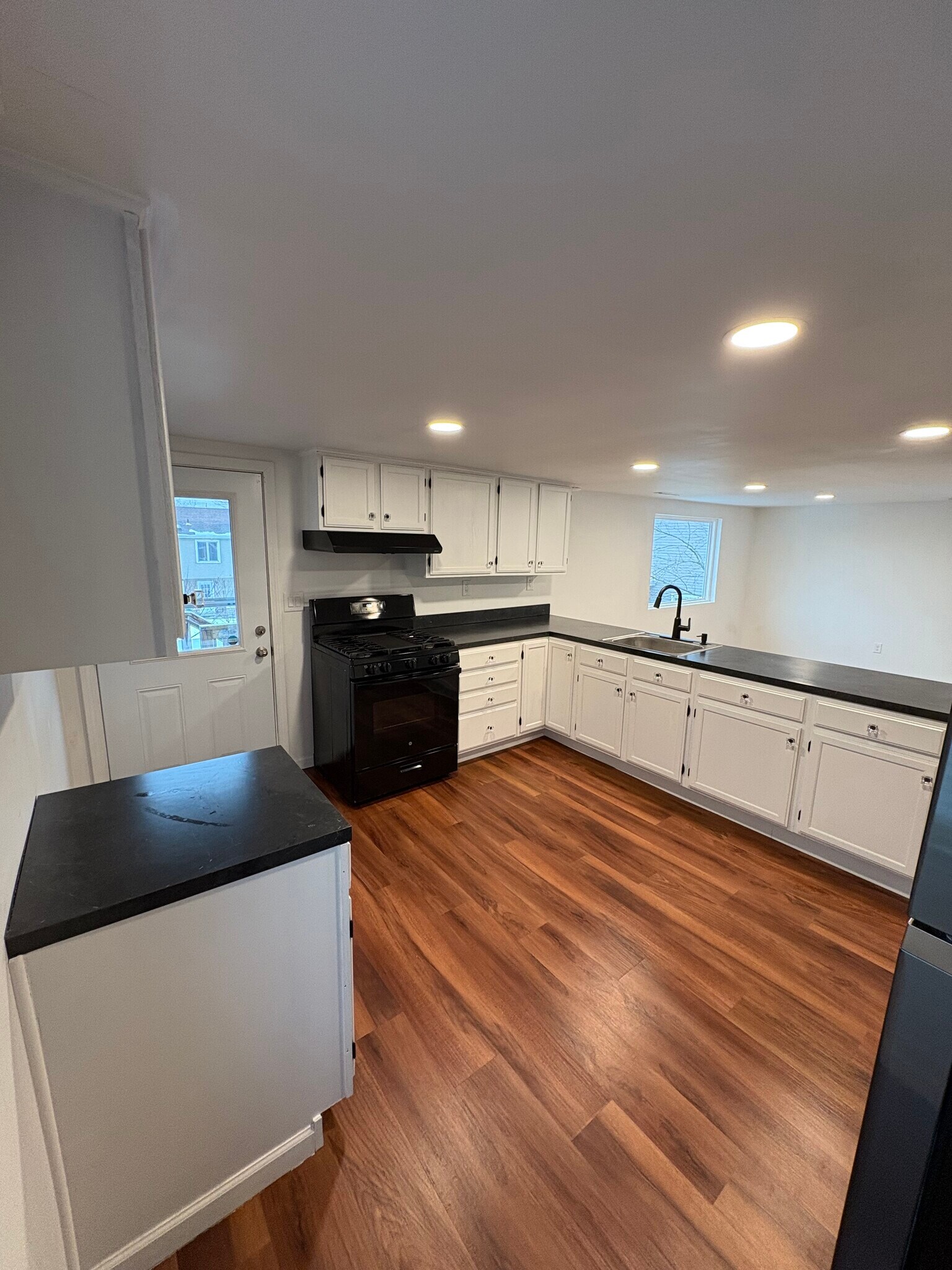 Building Photo - 31 Merritt Ave 2nd Floor