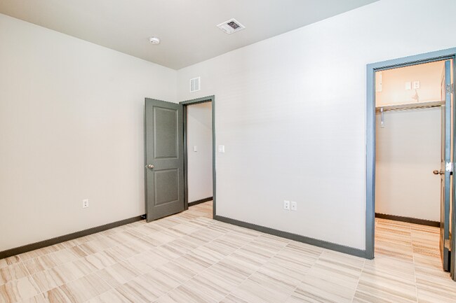 Building Photo - 8945 Robert Dr