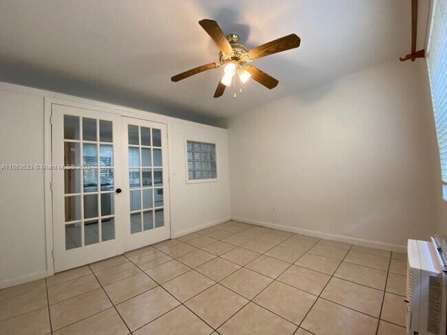 Building Photo - 318 Majorca Ave