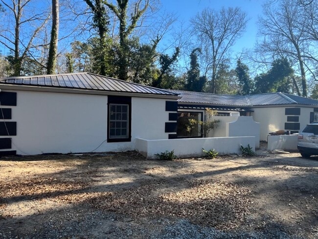 Building Photo - 2591 N Pierce Cir