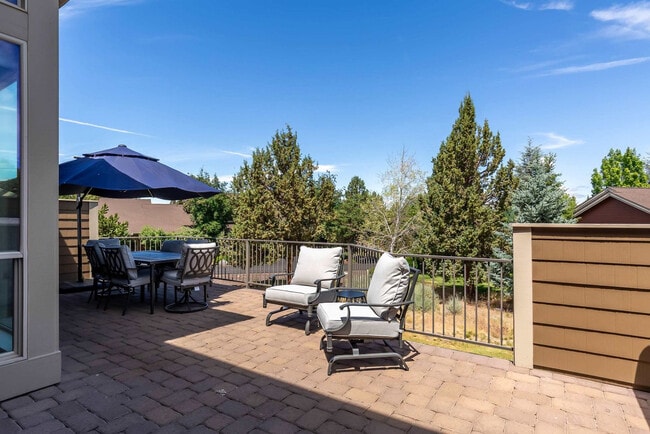 Building Photo - 10576 Village Loop