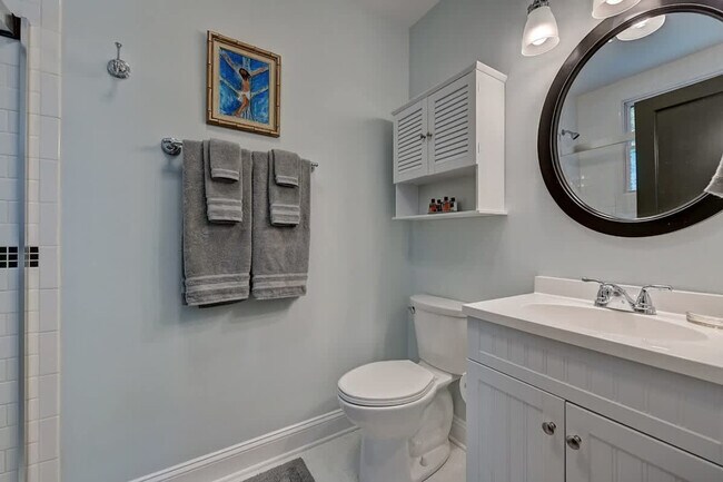 Building Photo - 518 Lamar Ave