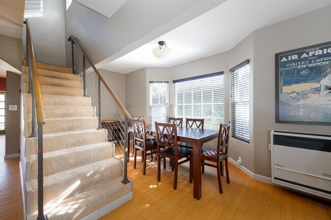 Building Photo - Rarely available 3 bedroom single family home in Sunset Cliffs!