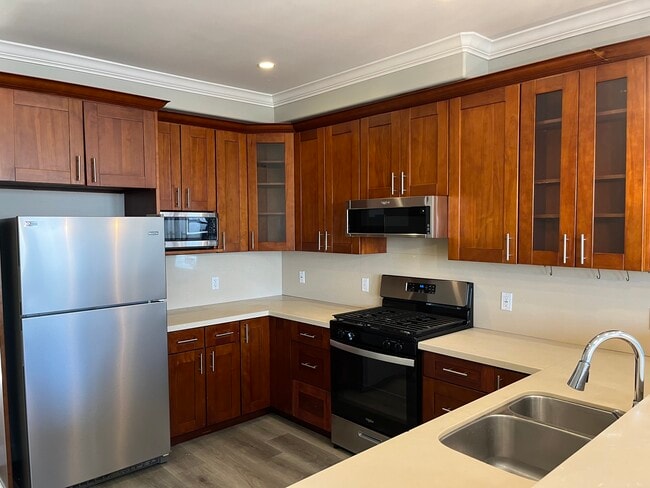 Building Photo - 337 Lakeview Ave