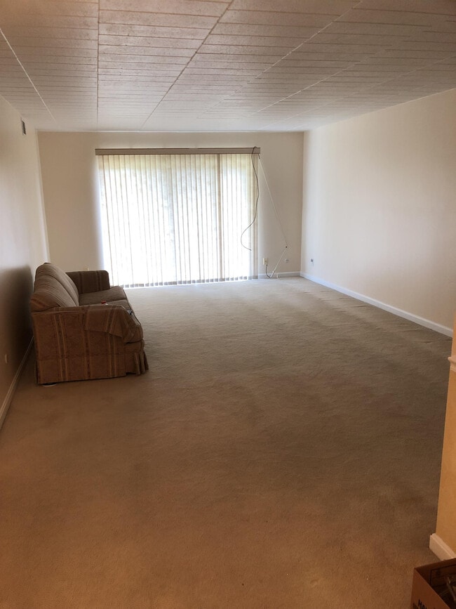 Building Photo - 213 Forest Green Dr