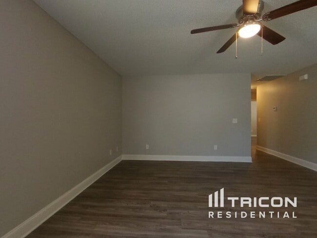 Building Photo - 209 Oakpointe Dr