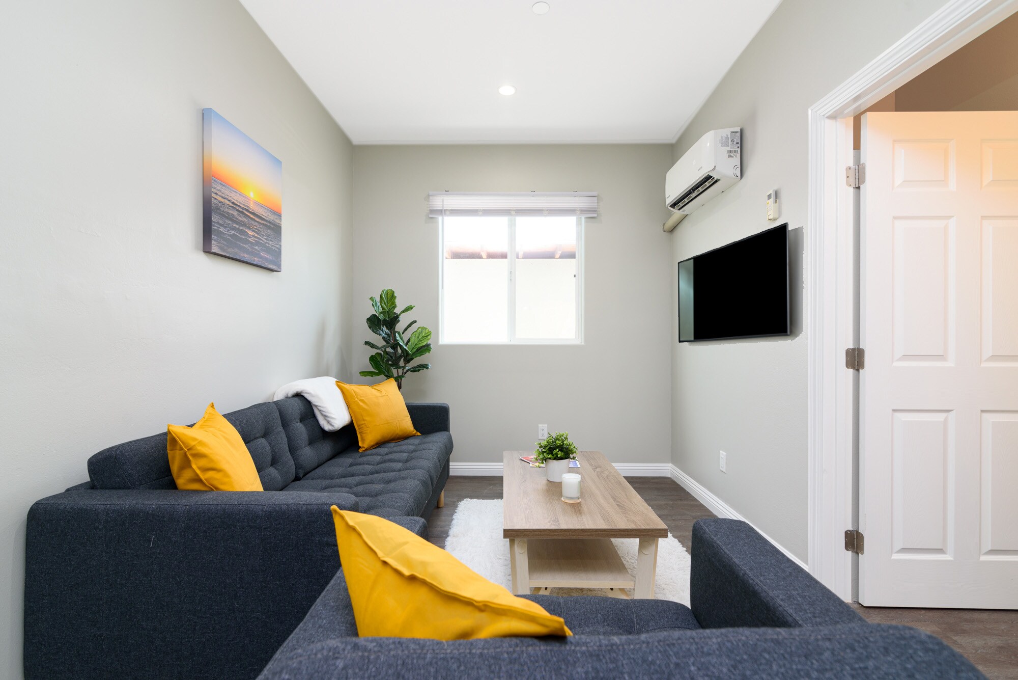 Building Photo - 1164 W 24th St