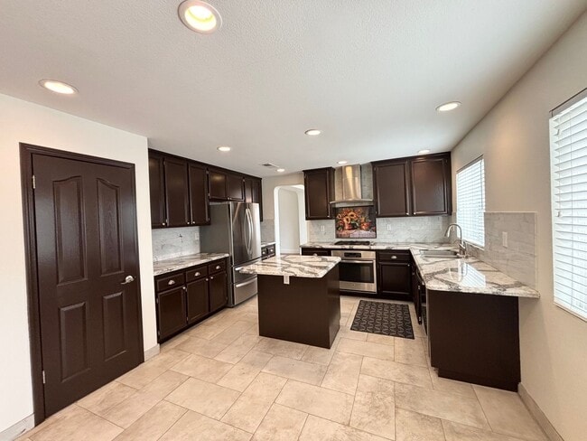 Building Photo - Stunning Four Bedroom Three Bathroom Home in Folsom