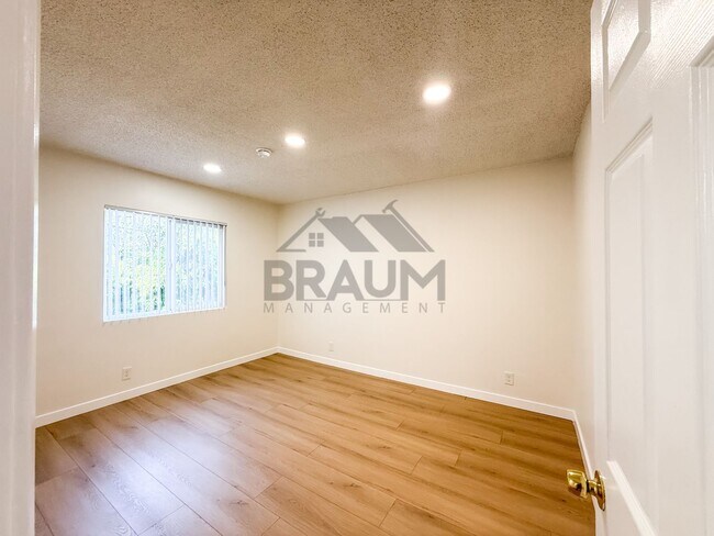 Building Photo - 13129 Oxnard St