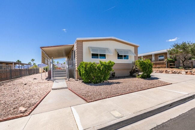 Building Photo - Beautifully Remodeled Boulder City Home with Spacious Backyard Retreat