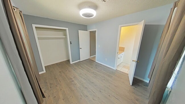 Building Photo - 3808 SE Dorchester Dr