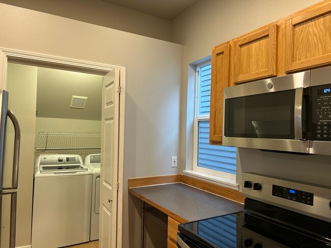 Building Photo - 627 N Prospect St