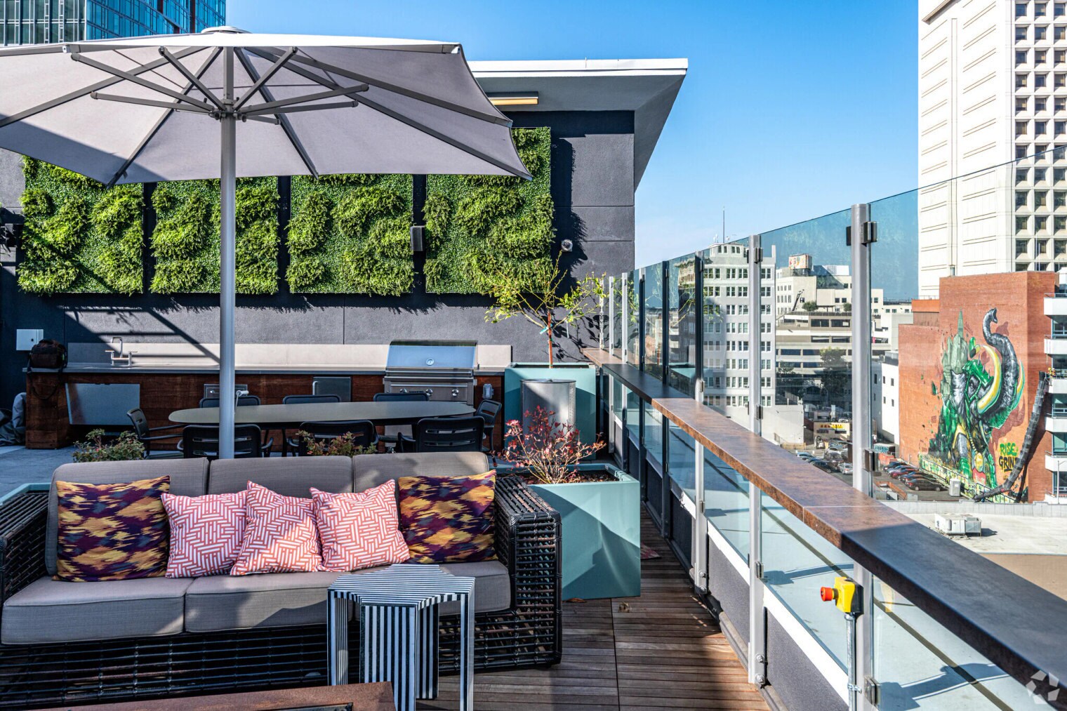 Building Photo - 1889 Harrison St