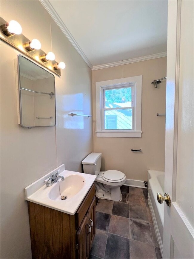 Building Photo - Convenient Duplex Located in Union City!