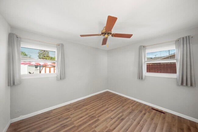 Building Photo - 114 McCabe Dr