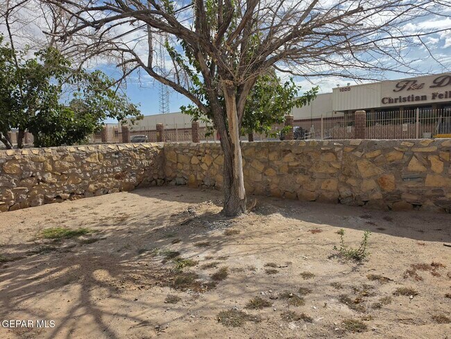 Building Photo - 944 Montera Rd