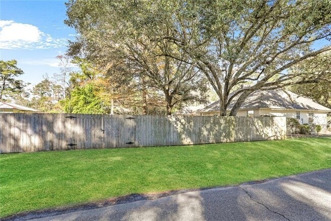 Building Photo - 4291 Poplar Dr