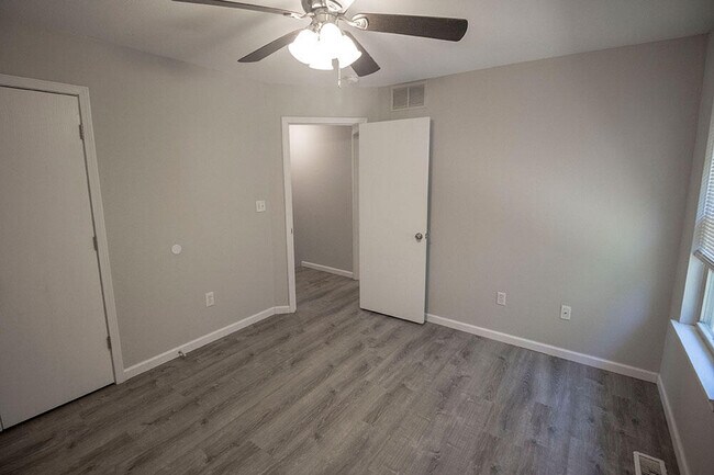 Building Photo - 1405 Greensboro Dr