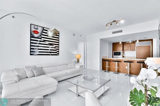 Building Photo - 475 Brickell Ave