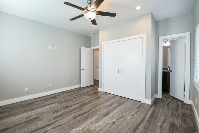 Building Photo - 3249 Dixie Dr