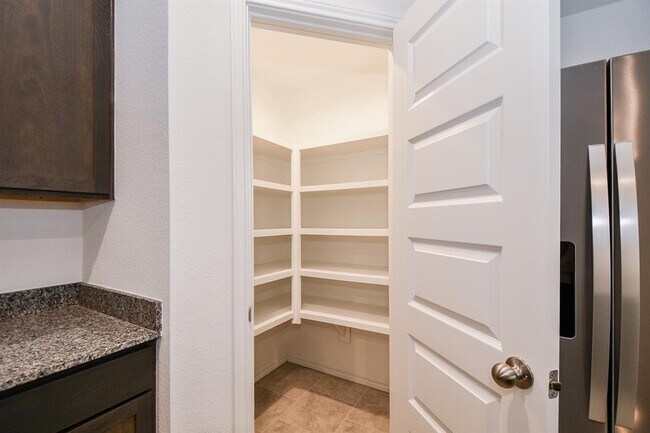 Building Photo - 1106 Cattle Chute Ct